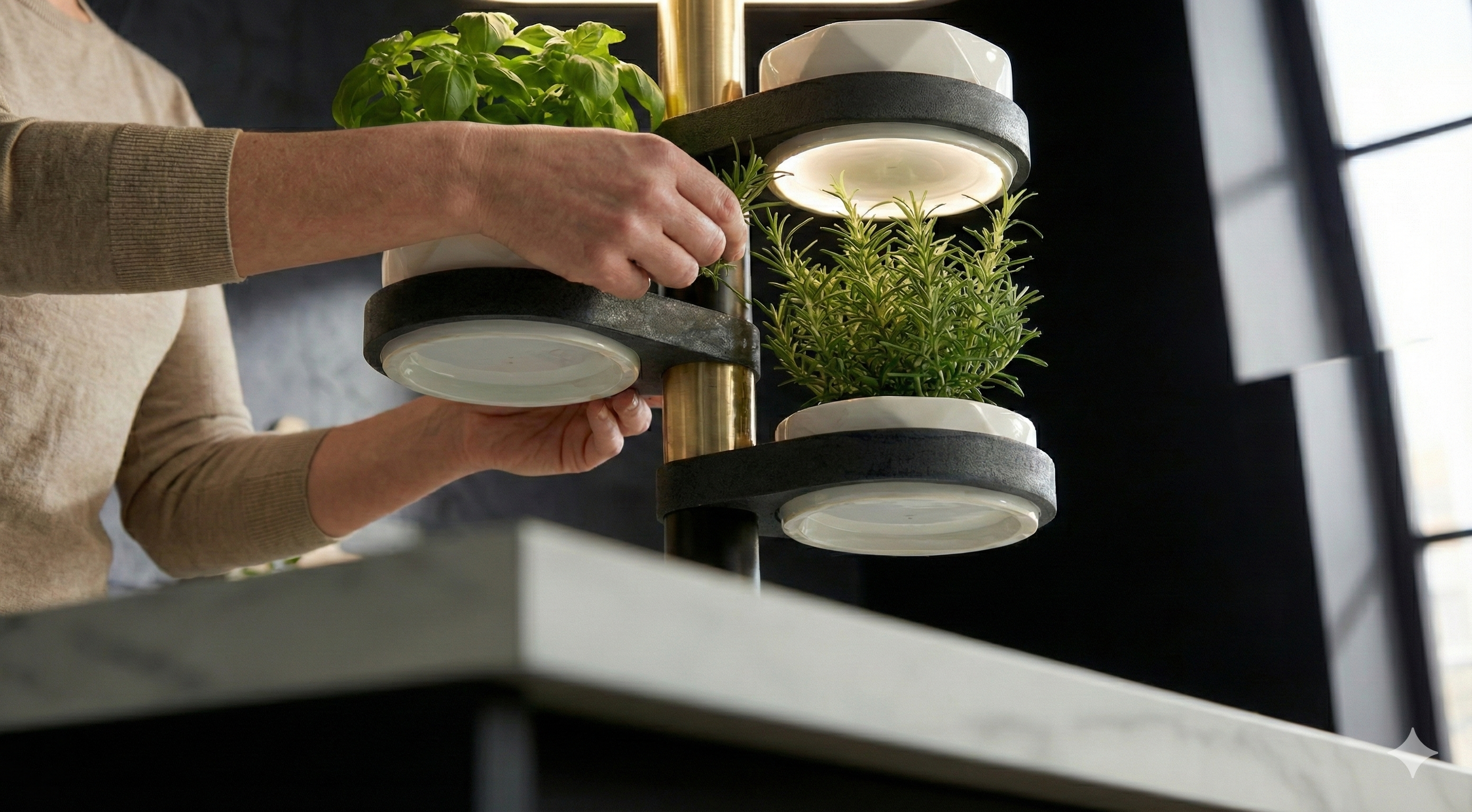 AuraGrow: Pirinç Detaylı Akıllı Katlı Mutfak Bahçesi